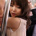 【優碧しの】プライベートで満員電車に乗車したAV女優！乗り合わせた痴漢集団が取り囲み抵抗出来ず触られ感じる体を弄ぶ