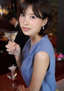 【葵つかさ】バーで見知らぬ女性と隣り合い酒に酔って記憶が飛んだ僕！気がつけばベッドの上でキスされて騎乗位で杭打ちピストン