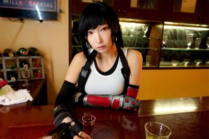 【蓮実クレア】黒髪美人な街酒場の看板娘！裏の仕事仲間が呑みに来て酒を振る舞いフェラから濃厚な着衣セックスで絶頂