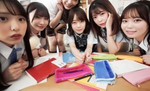 【白桃はな 百瀬あすか】制服姿の女子高生とエッチな体験！仲良し6人の美少女に囲まれて全身を舐められ可愛いオマンコのハメ比べのハーレムセックスで中出し