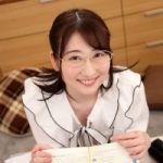 【末広純】笑顔可愛いメガネ美人の家庭教師が生徒にエッチなご褒美！勉強を頑張った時にオマンコ見せつけフェラをして騎乗位で杭打ちピストン