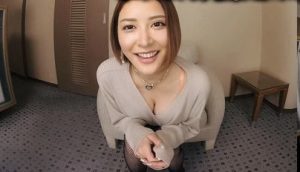 【蜜美杏】ショートカットでスタイル抜群の巨乳美女は憧れの先輩！ホテルに連れ込まれエッチ全開で僕のチンコを弄びクンニで濡れたオマンコにたっぷり中出し