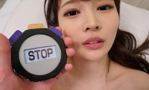 【跡美しゅり】病院で診察中に時間停止!スレンダーな美人女医をベッドに寝かせて白衣を開いておっぱいとオマンコ弄びチンコ挿入ザーメン中出し