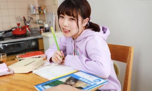 【佐藤さり】隣室のちっちゃ可愛い童顔少女と秘密の関係！エッチな事に興味津々でフェラさせおっぱいと股間を愛撫して綺麗な未熟なマンコで初セックス