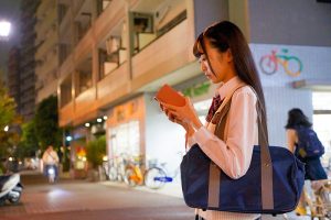 【早美れむ】黒髪ロングで制服姿の可愛い地下アイドルを待ち伏せ！イラマで喉奥責めのキツキツまんこに生挿入して膣奥に何度も中出し
