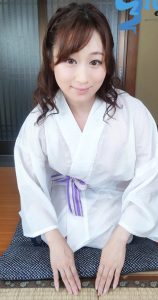 【川上ゆう】湯屋で巨乳の美熟女が三つ指ついてお出迎え！チンコしゃぶり即尺抜きされ個室に移り騎乗位挿入杭打ちピストン体位を変え濃厚なご奉仕セックス