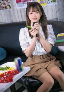 【松本いちか】黒髪で清楚な女子大生をサークル男子がカラオケ個室で輪姦！スカート捲りパンティ脱がしてクンニで濡らした可憐なマンコに順番で中出し