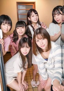 【あべみかこ あおいれな】ぺちゃパイで可愛い義妹たちが集団誘惑！ちっぱいパイズリで勃起したチンコを取り合い生ハメ中出しで金玉空っぽ