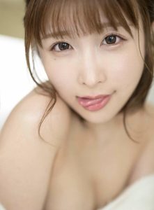 【うんぱい】同棲する彼女は巨乳Hカップの可愛い美女！朝勃ちチンコを優しくパイズリフェラに騎乗位で跨がり密着してイチャラブセックス