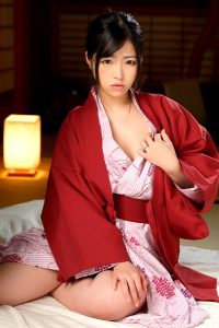 【椿りか】清楚な黒髪の人妻は妻の友人！1泊2日の旅行に誘い温泉で巨乳を揉んで部屋では股間を舐め合い濡れたマンコに挿入膣奥にザーメン中出し
