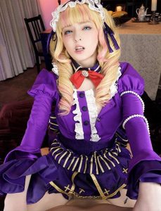 【西田カリナ】金髪ロングでちっぱいのコスプレ美少女！可愛い顔でフェラされ騎乗位で跨がりパンティずらしてチンコ挿入の中出し着衣セックス