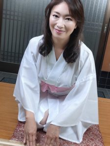 【小早川怜子】高級ソープで巨乳美熟女の泡姫が三つ指ついてお出迎え！和室に通され即尺から騎乗位で跨がり乳首責めされオッパイ揺らして中出しセックス