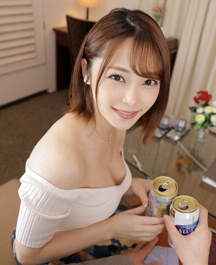 【希代あみ】元カノと地元で不倫！帰省中に数年振りに再会した彼女と初体験した同じホテルで中出しセックス