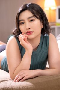 【紫月ゆかり】超セレブな人妻が淫語連発して自ら騎乗位挿入！僕の狭い部屋にやって来てバキュームフェラから中出しセックス