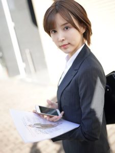 【葵つかさ】仕事に厳しい美人上司と相部屋宿泊！ほろ酔いでエッチな雰囲気に勃起したチンコをしゃぶり騎乗位挿入朝まで濃厚セックス