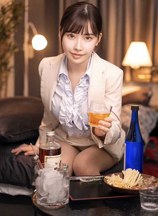 【深田えいみ】巨乳スレンダーな美人上司と中出しセックス！淫美に微笑みながら足コキに何度も寸止めされて膣奥にザーメン中出し