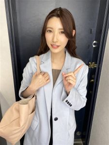 【森沢かな】会社の美人OLと中出しセックス！終電逃しやって来た先輩を一晩泊め無防備なパンチラに欲情し我慢出来ず生挿入