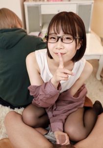 【渡辺まお】娘の家庭教師と秘密の関係！メガネ美人の女子大生に誘惑されて手コキフェラから中出しセックス